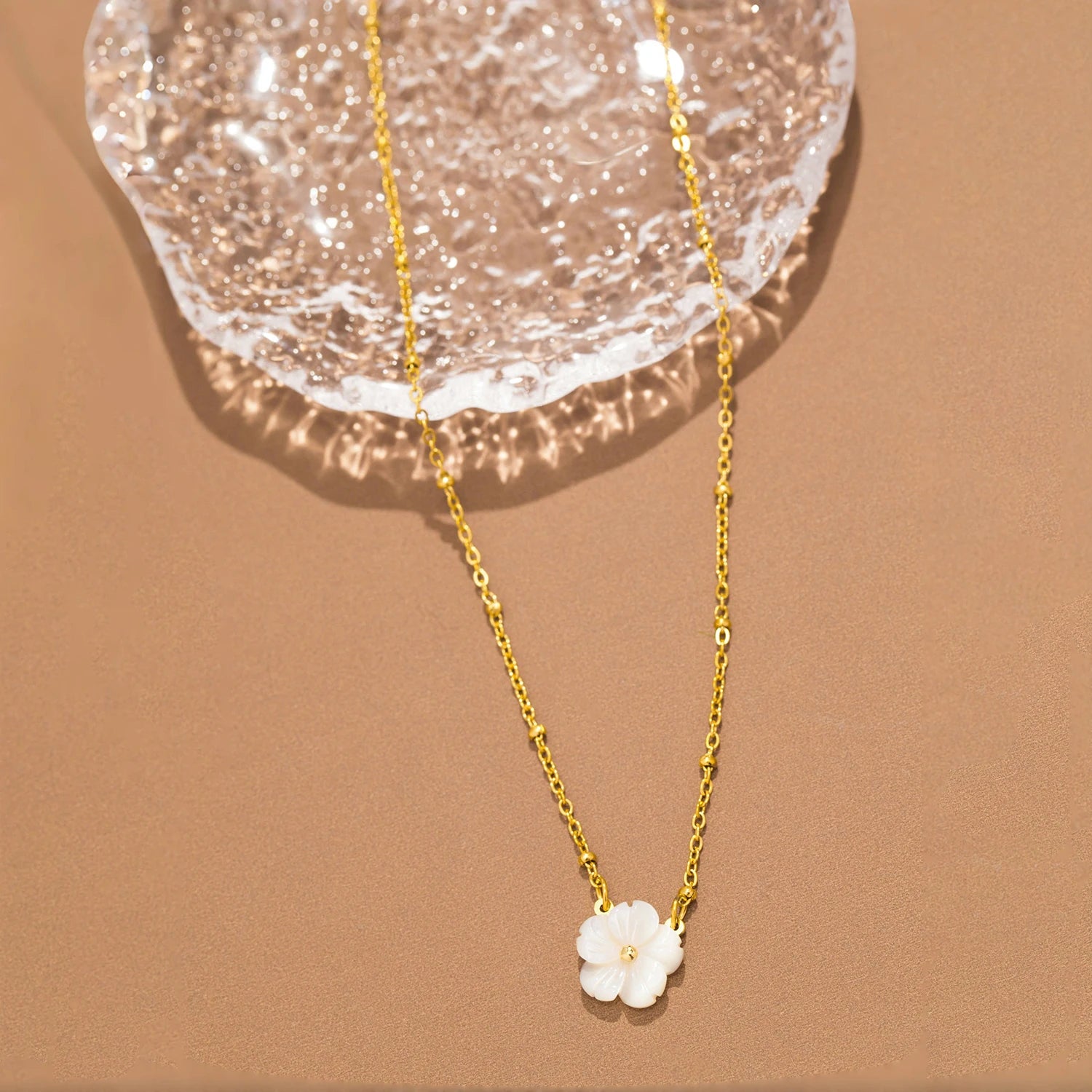 UHBINYCA Elegant Flower Shell Necklace for Women, Stainless Steel Chain Colorfast Jewelry